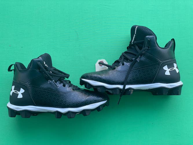 Men's 6.5 Under Armour Football Cleats