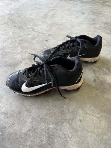 Black Used Youth Nike Cleats, 3Y OA2