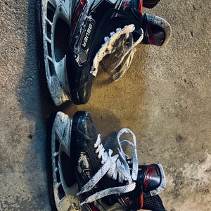 Used Bauer Vapor 2X Pro Hockey Skates Fit 3