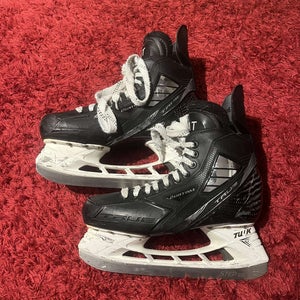 Used True Regular Width Size 9 Pro Custom Hockey Skates