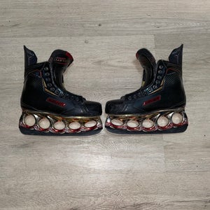 Used Bauer Regular Width Size 9 Supreme matrix Hockey Skates