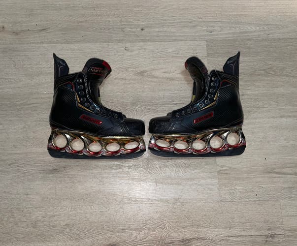 Used Bauer Regular Width Size 9 Supreme matrix Hockey Skates