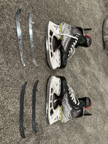 Used Bauer Size 10 Vapor Hyperlite Hockey Skates