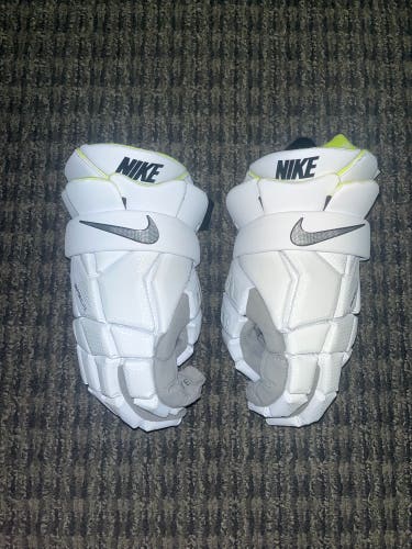 New Nike Vapor Elite(Large)(price negotiable)