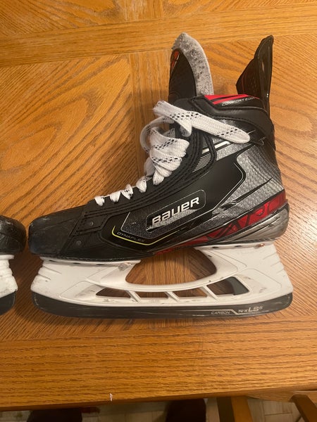 Used Bauer Regular Width Size 8.5 Vapor 2X Pro Hockey Skates