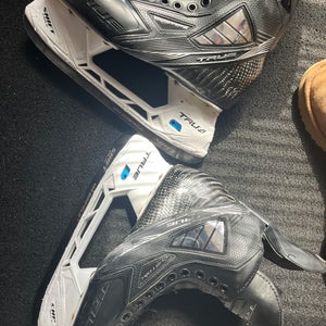 Used True Regular Width Size 9.5 Pro Custom Hockey Skates