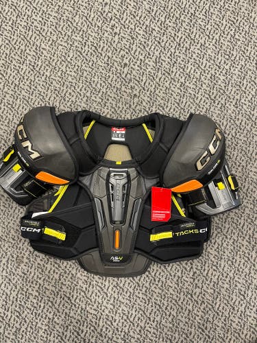 CCM ASV-V Pro Senior Large Shoulder Pads