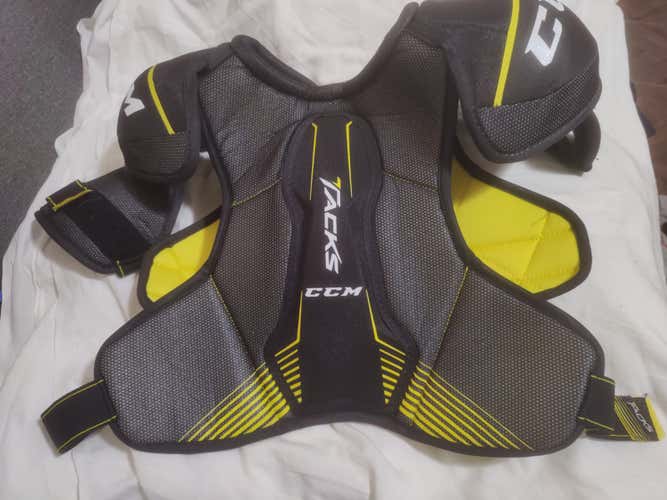 Senior Used Small CCM Tacks 3092 Shoulder Pads