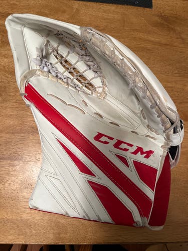 Used CCM Eflex 4.9 Intermediate Glove (600 break, good condition)