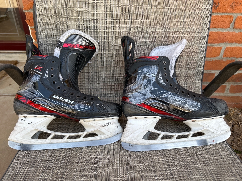 Senior Bauer Regular Width  Size 7.5 Vapor 2X Hockey Skates