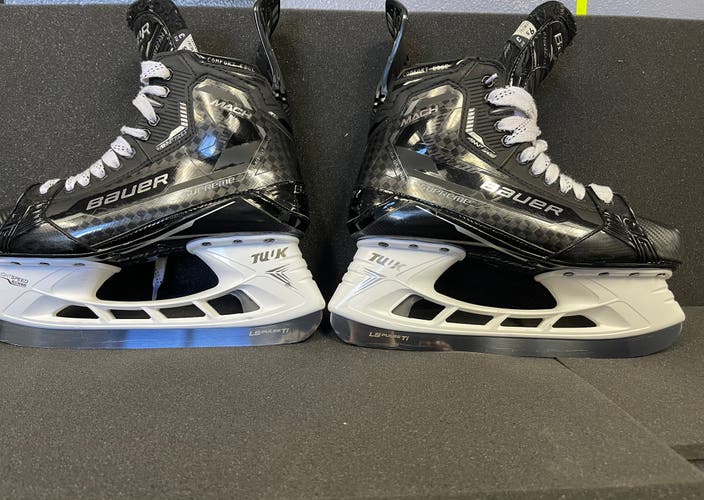 Bauer Supreme Mach 9.5 Fit 3 Hockey Skates Like New