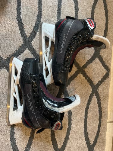 Used Bauer Regular Width  Size 1.5 Vapor X700 Hockey Goalie Skates