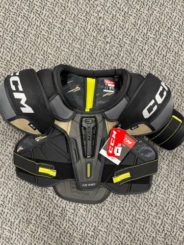 CCM AS580 Senior large shoulder pads