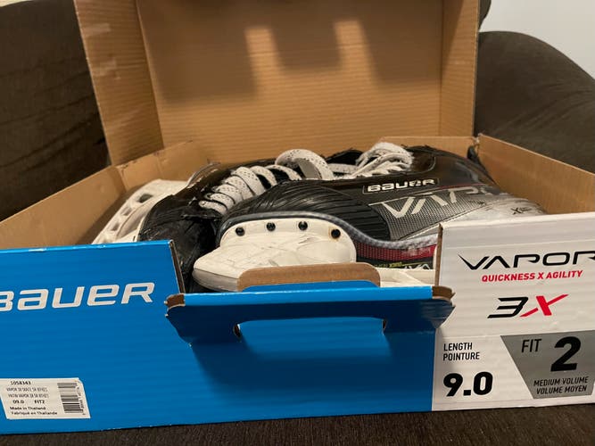 Senior Used Bauer Vapor 3X Hockey Skates Size 9.0 FIT 2