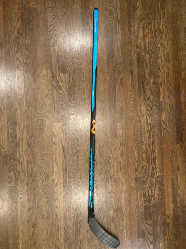 Senior Right Handed P88  Nexus E4 Hockey Stick