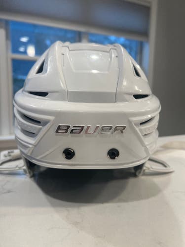 Used Medium Bauer Re-Akt 150 Helmet