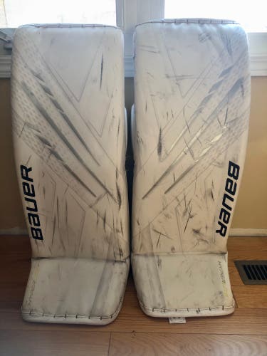 Bauer Vapor Hyperlite goalie pads