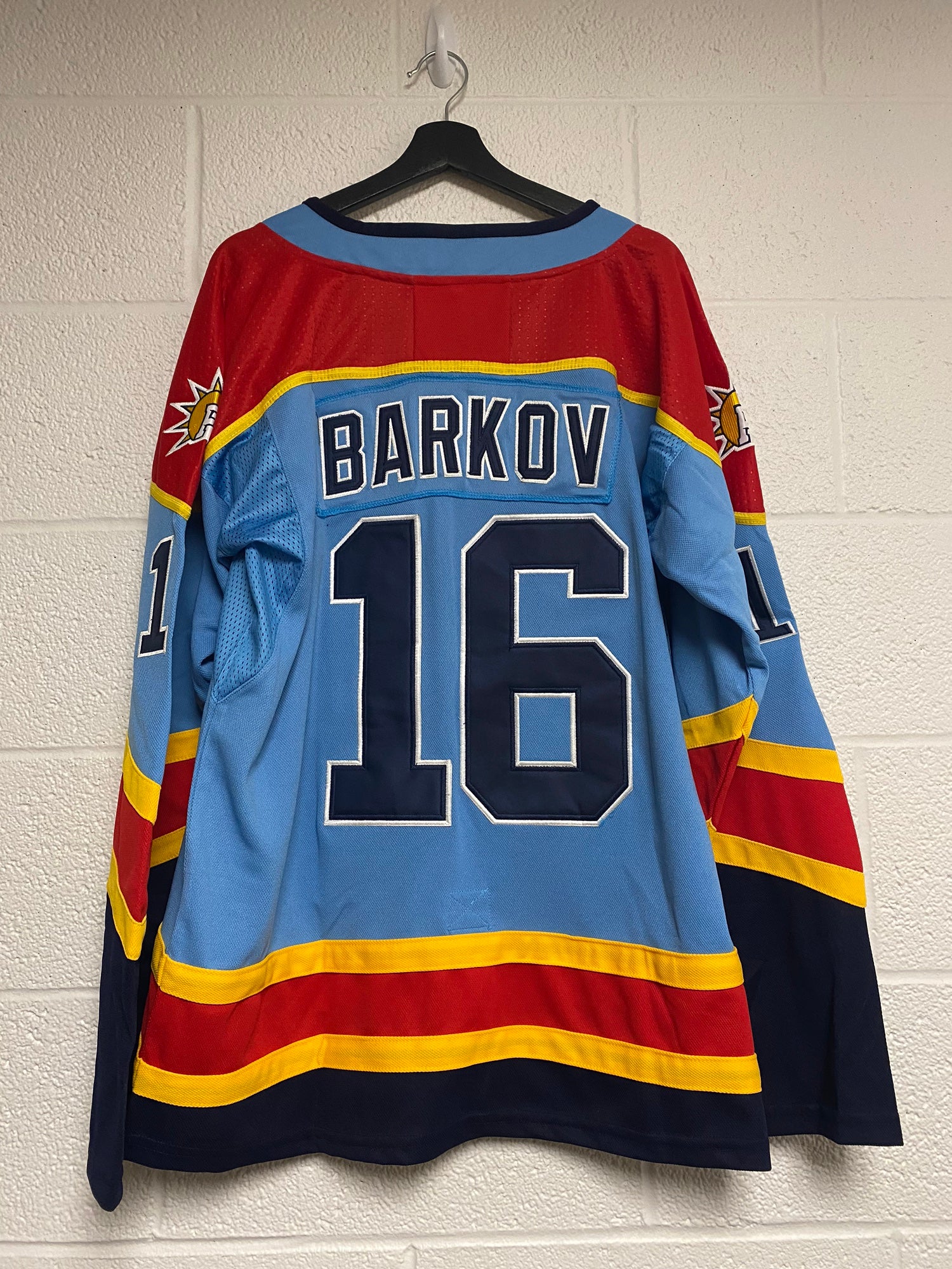 Party like it's 1996! Loving the Barkov Reverse Retro! 😻🐀 :  r/FloridaPanthers