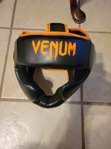 VENUM Challenger 2.0 adult sparring headgear - **Never worn** -  Black/Neo Orange