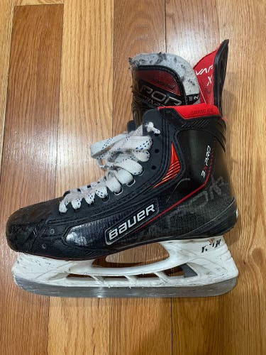 Intermediate Bauer Regular Width Size 7 Vapor 3X Pro Hockey Skates