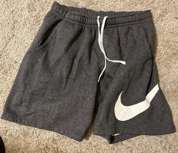 Nike Shorts size L