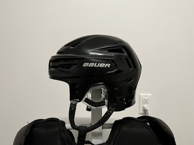 Used Large Bauer Re-Akt 150 Helmet