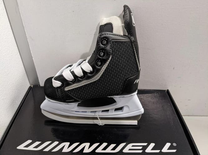 Winnwell Ice Skates AMP300 Youth Sizes Black New SK1703BB Hockey Skates Balance