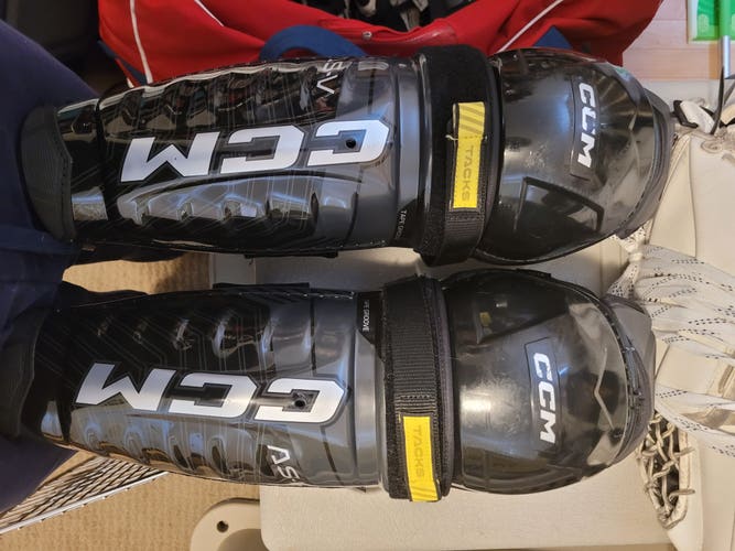 New CCM Tacks AS-V Shin Pads