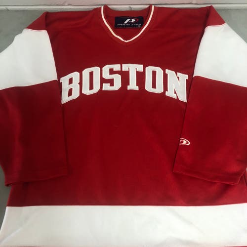 Boston University mens medium fan jersey