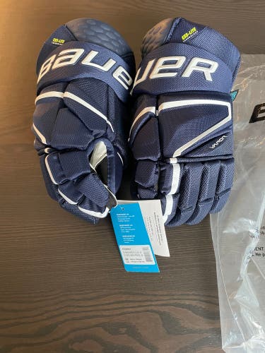 Bauer Vapor Hyperlite Hockey Gloves
