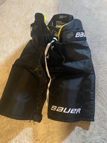 Senior Medium Bauer  Supreme 3S Hockey Pants