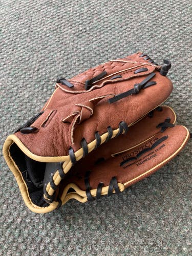 Used Mizuno Power close Right Hand Throw Pitcher Baseball Glove 11"