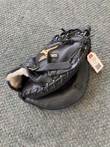 Used Mizuno Right Hand Throw Catcher Baseball Glove 33.5"
