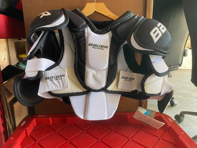 New Bauer Pro Series Pro Stock Shoulder Pads Small