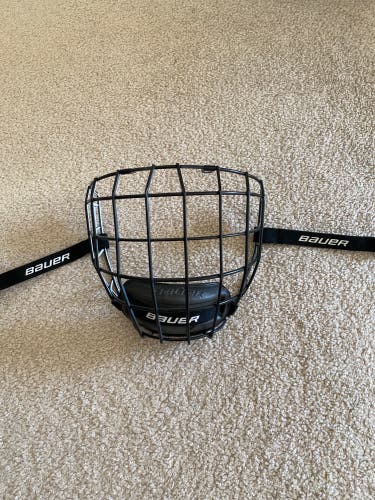 Small Bauer Profile II Facemask