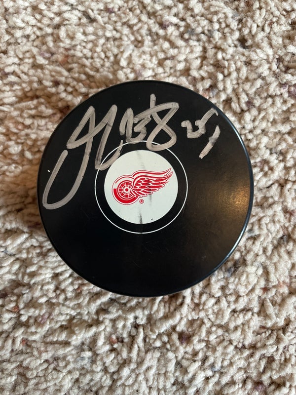 Detroit Red Wings Darren McCarty Signed Puck