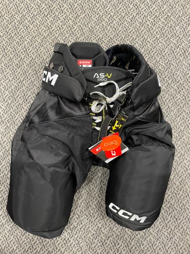 CCM AS-V Black Senior Large Breezers