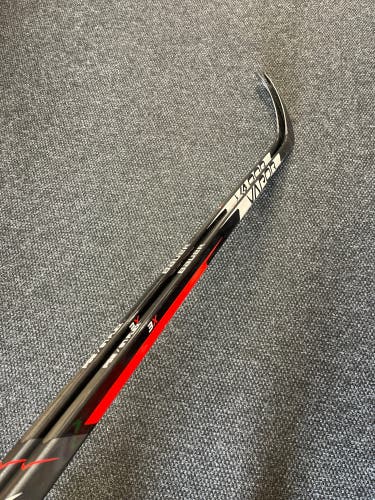 2 New Right Handed Vapor 3X Hockey Stick Bundle