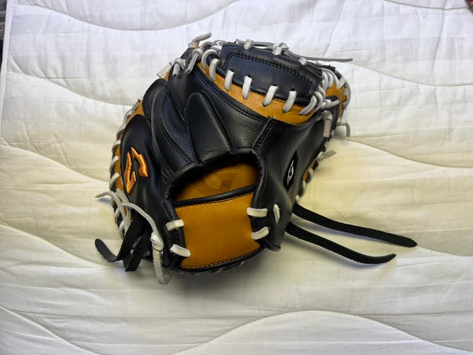 Goin yard Catchers Mitt 33” FSOT