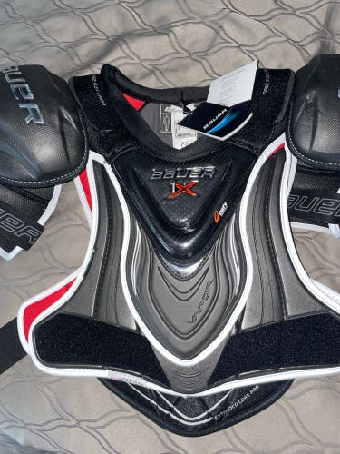 New Medium Bauer  Vapor 1X Shoulder Pads