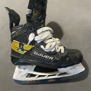 Used Bauer  Size 7.5 Supreme UltraSonic Hockey Skates