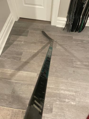 Senior Left Hand P92 Pro Stock Supreme 2S Pro Hockey Stick