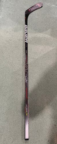 New Intermediate Right Handed P28 Vapor Hyperlite Hockey Stick