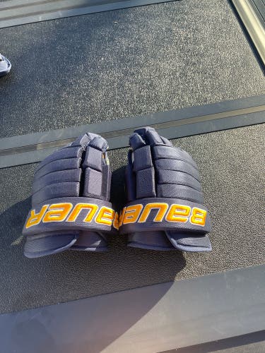 New Bauer 13" Pro Stock Vapor Pro Team Gloves
