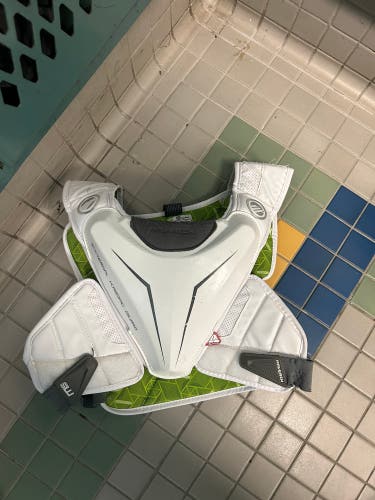 Like New Maverik MAX EKG Shoulder Pads