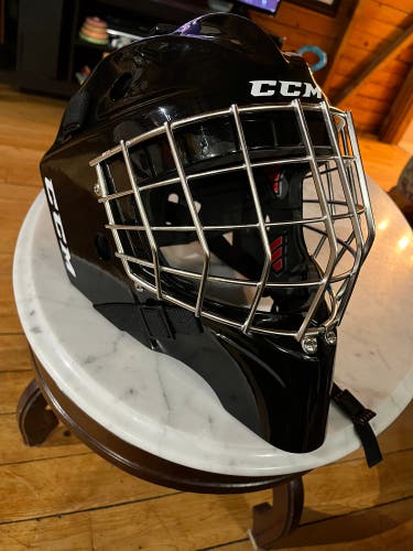 New CCM  GFL 1.9 Goalie Mask Sr L