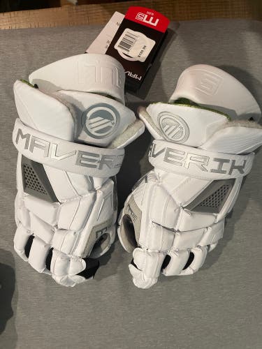 New Player's Maverik Medium M5 Lacrosse Gloves