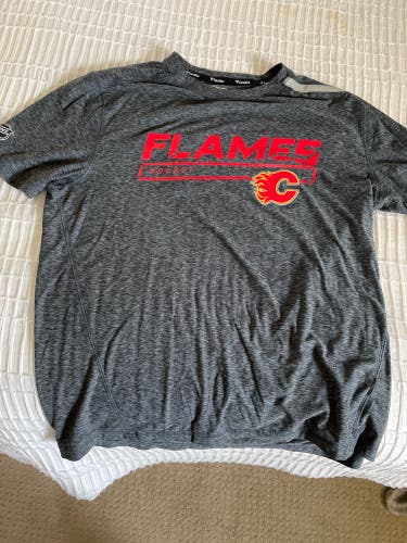 Calgary Flames Fanatics T Shirt Large