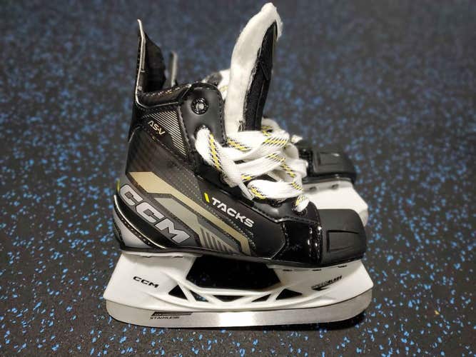 Youth Used CCM Tacks ASV Hockey Skates Regular Width Size 12
