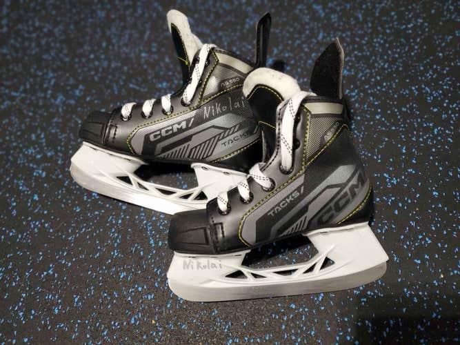Youth Used CCM AS-550 Hockey Skates Regular Width Size 12